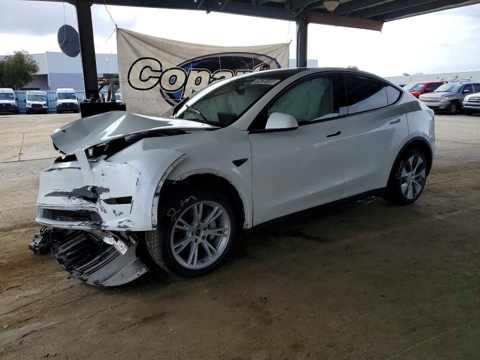 Продажа на аукционе авто 2023 Tesla Model Y, vin: 7SAYGDEEXPF638958, номер лота: 79735155