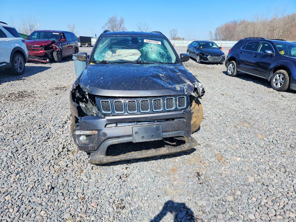 45622296 :رقم المزاد ، 3C4NJDBB6JT139093 vin ، 2018 Jeep Compass مزاد بيع