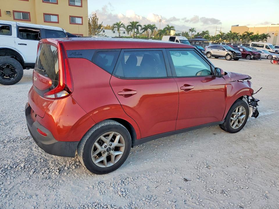 2022 Kia Soul მანქანა იყიდება აუქციონზე, vin: KNDJ23AU0N7807327, აუქციონის ნომერი: 45617426