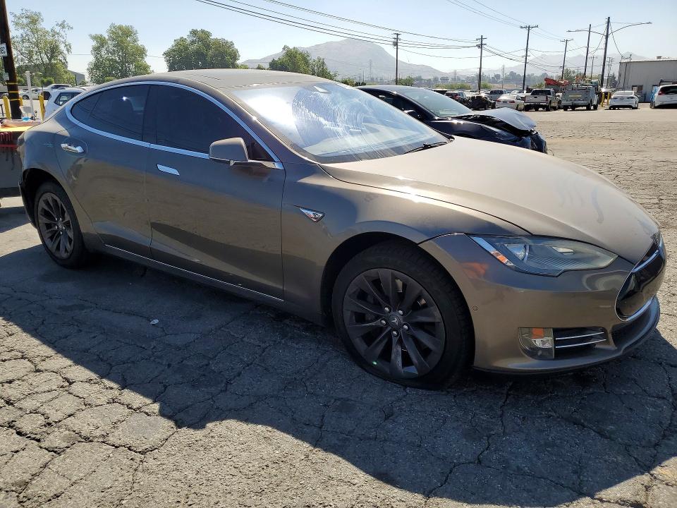 47932286 :رقم المزاد ، 5YJSA1E20GF123881 vin ، 2016 Tesla Model S مزاد بيع