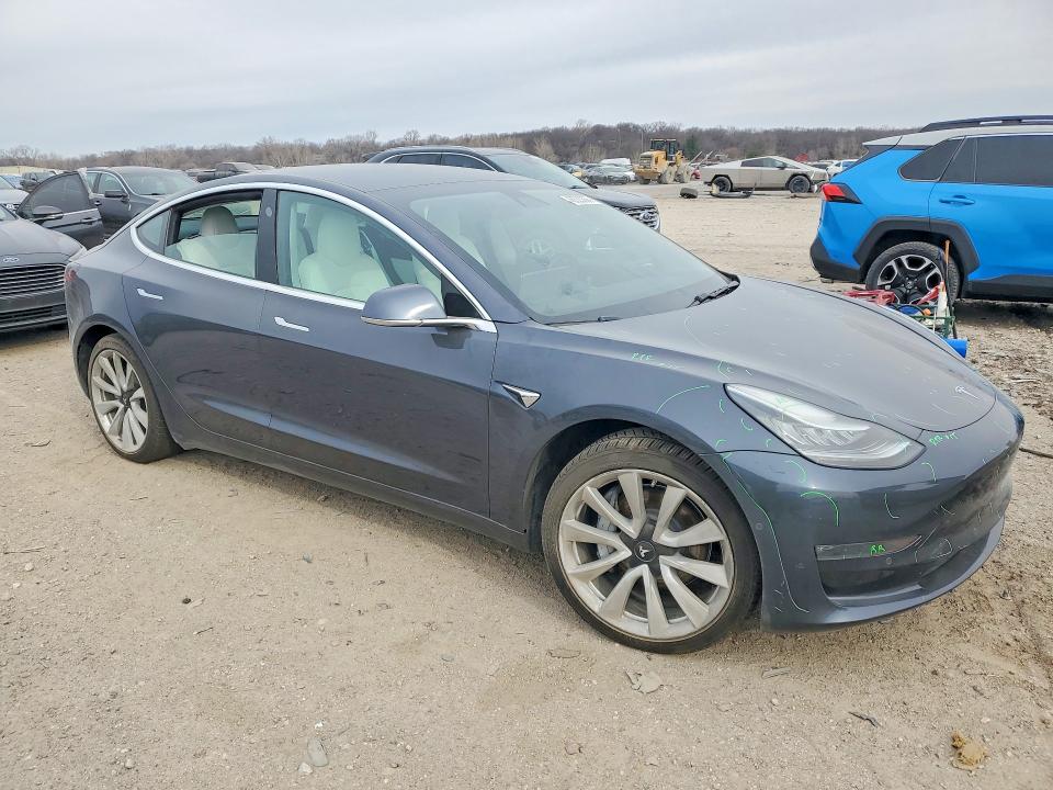 46523066 :رقم المزاد ، 5YJ3E1EB7KF391683 vin ، 2019 Tesla Model 3 مزاد بيع