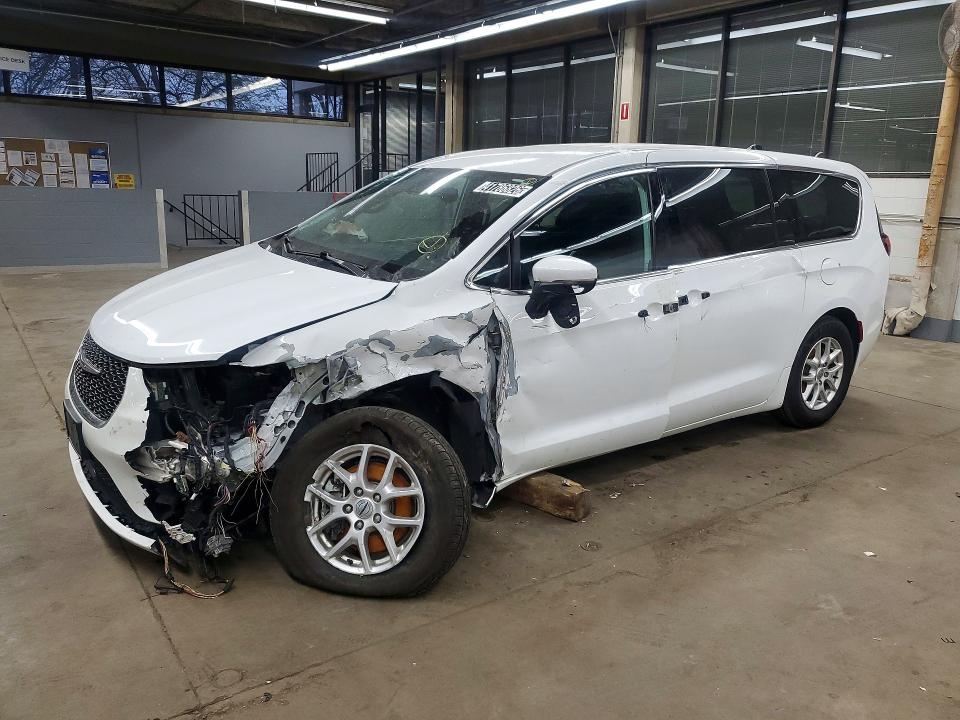2023 Chrysler Pacifica მანქანა იყიდება აუქციონზე, vin: 2C4RC1FGXPR586232, აუქციონის ნომერი: 41786826