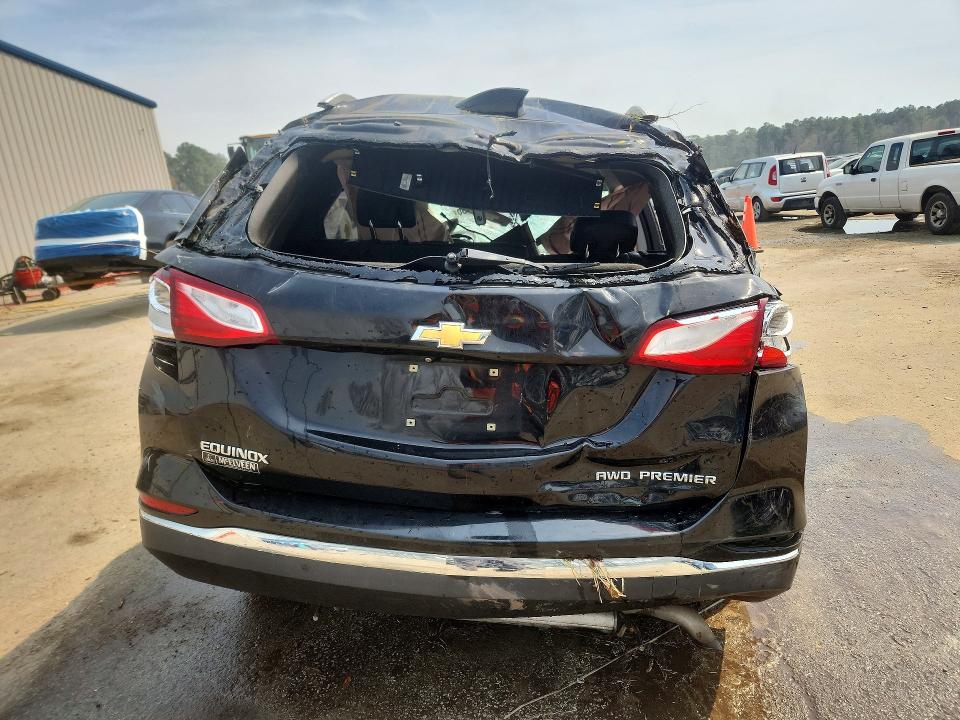 45590936 :رقم المزاد ، 2GNAXXEV3L6215677 vin ، 2020 Chevrolet Equinox مزاد بيع