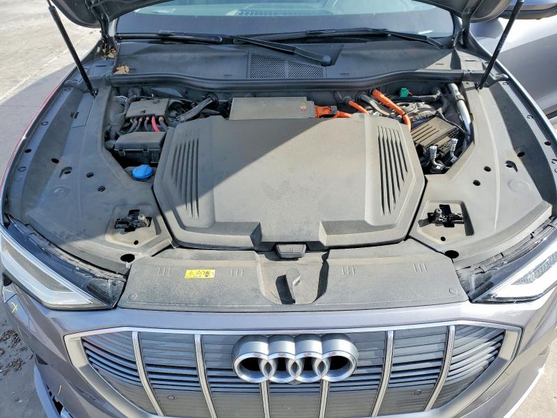 45935816 :رقم المزاد ، WA1LAAGE7NB013299 vin ، 2022 Audi E-tron مزاد بيع