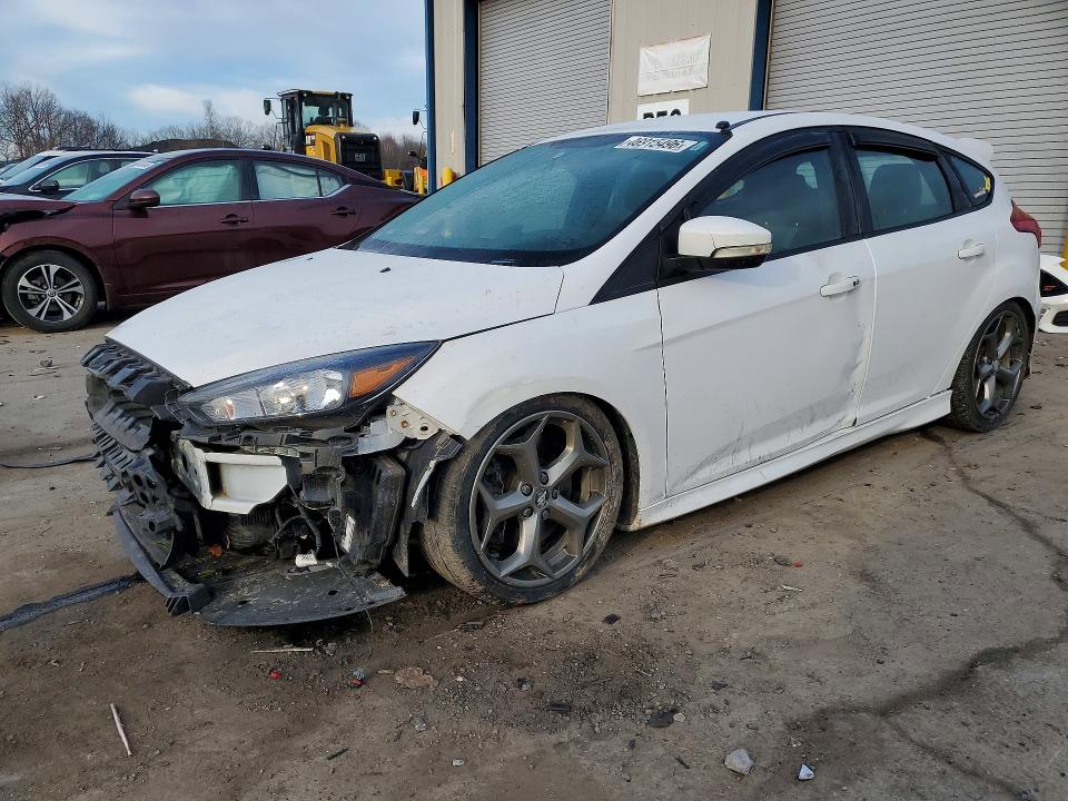 46915496 :رقم المزاد ، 1FADP3L96HL281259 vin ، 2017 Ford Focus مزاد بيع