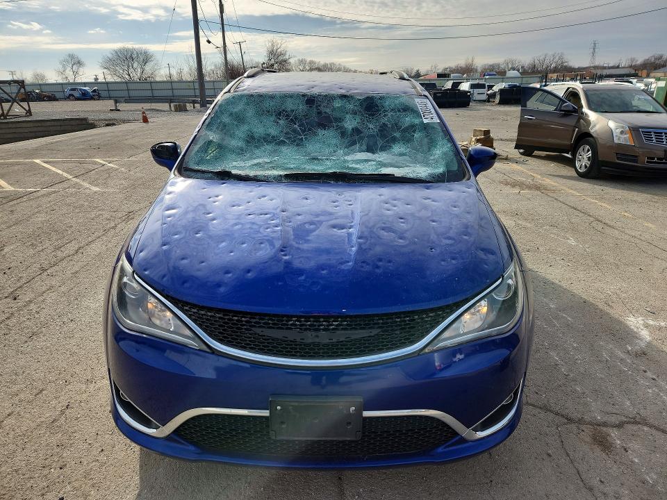47000446 :رقم المزاد ، 2C4RC1BG7LR105627 vin ، 2020 Chrysler Pacifica مزاد بيع