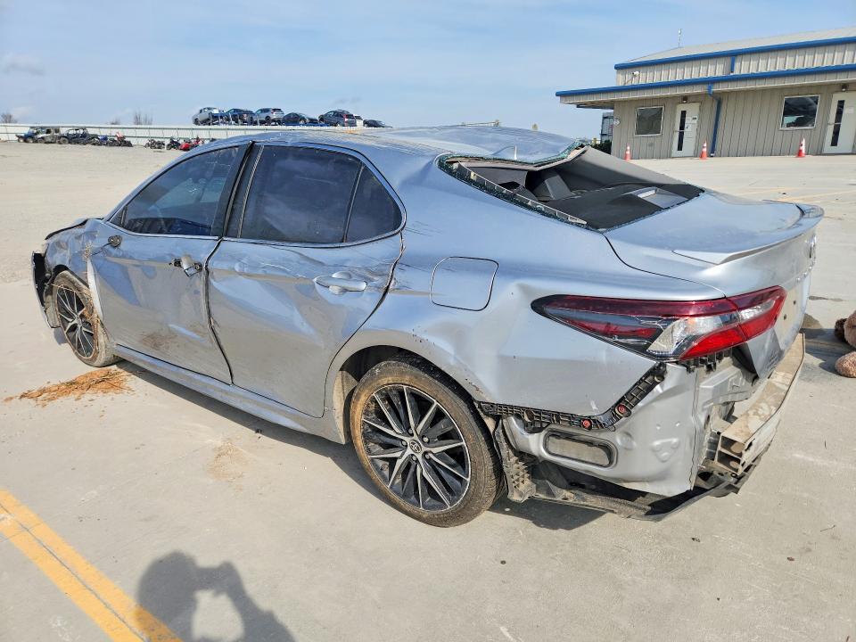 47911606 :رقم المزاد ، 4T1G11AK7NU695719 vin ، 2022 Toyota Camry مزاد بيع