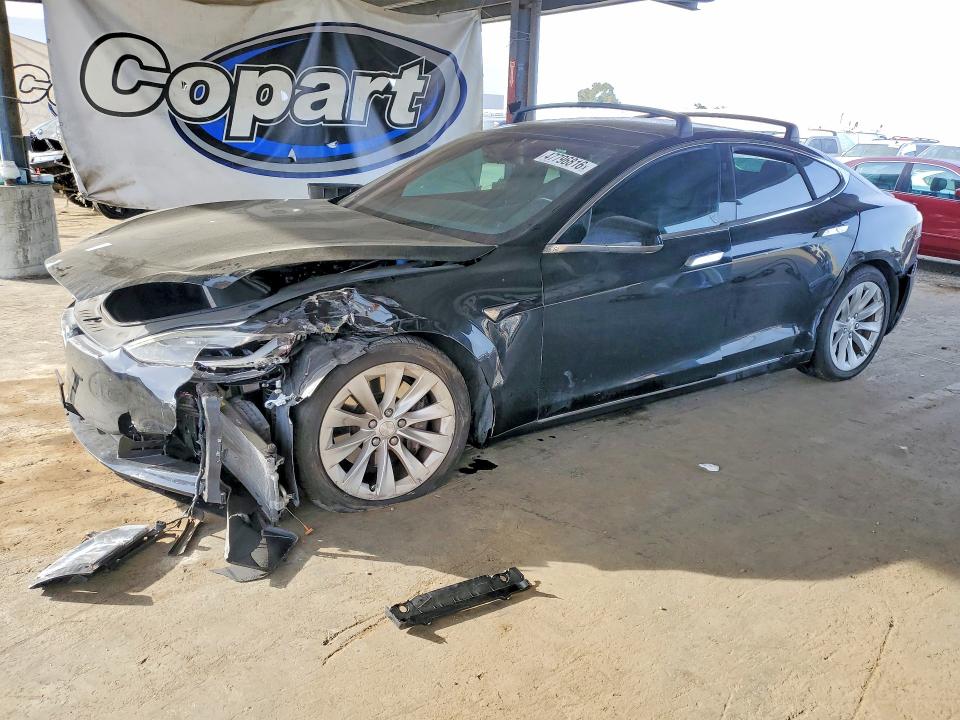 47796816 :رقم المزاد ، 5YJSA1E29HF210499 vin ، 2017 Tesla Model S مزاد بيع