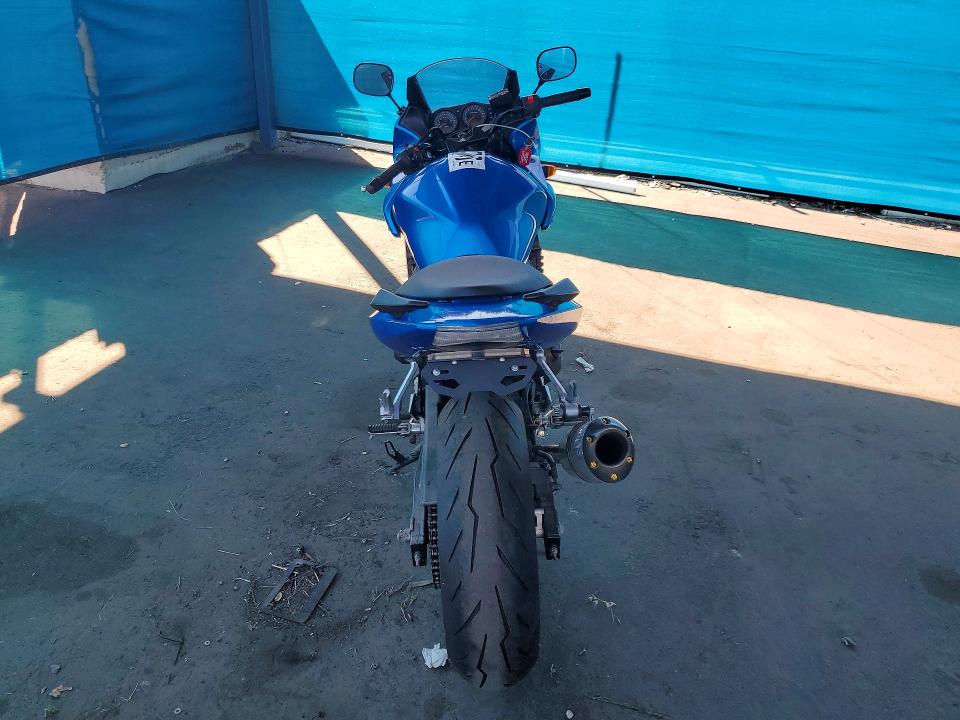 41894776 :رقم المزاد ، JKAZRDK135A000015 vin ، 2005 Kawasaki Zr750 مزاد بيع