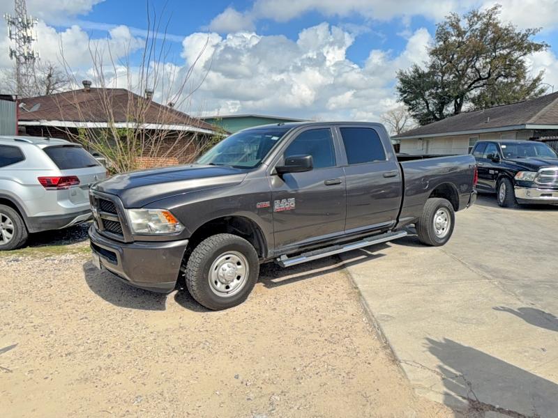 41747526 :رقم المزاد ، 3C6UR4CJ4JG215145 vin ، 2018 Ram 2500 مزاد بيع
