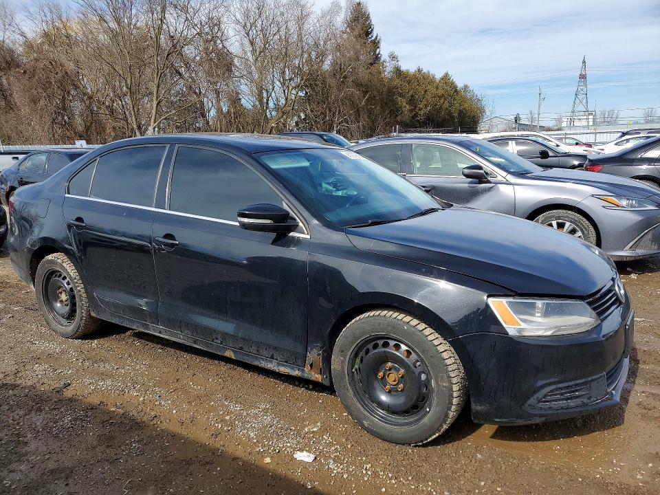 41979866 :رقم المزاد ، 3VWDX7AJ6DM397646 vin ، 2013 Volkswagen Jetta مزاد بيع