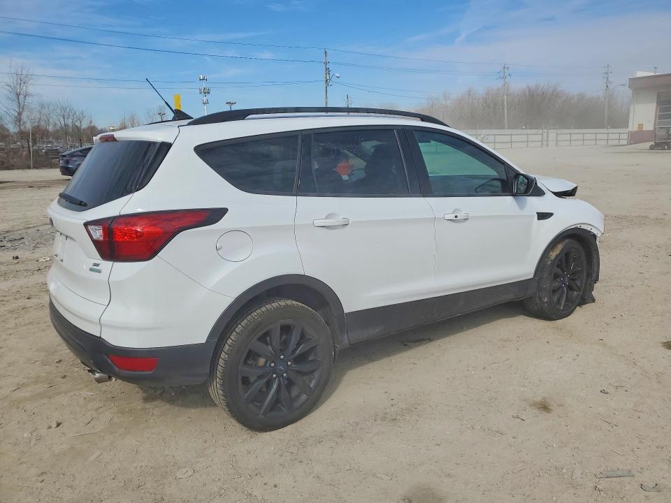 2019 Ford Escape მანქანა იყიდება აუქციონზე, vin: 1FMCU0GD4KUB10101, აუქციონის ნომერი: 46720856