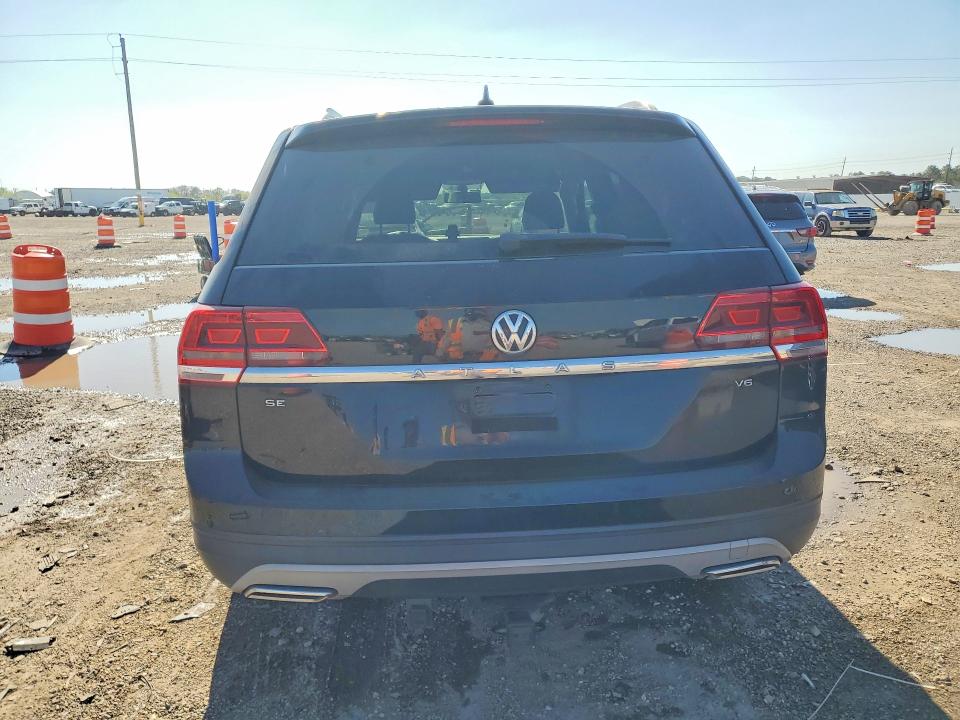 45522506 :رقم المزاد ، 1V2CR2CA4JC561349 vin ، 2018 Volkswagen Atlas مزاد بيع