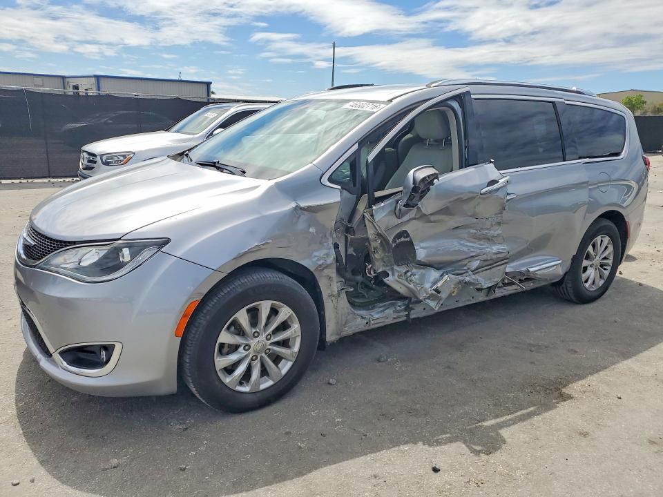 Продажа на аукционе авто 2018 Chrysler Pacifica, vin: 2C4RC1BG3JR101488, номер лота: 46302716