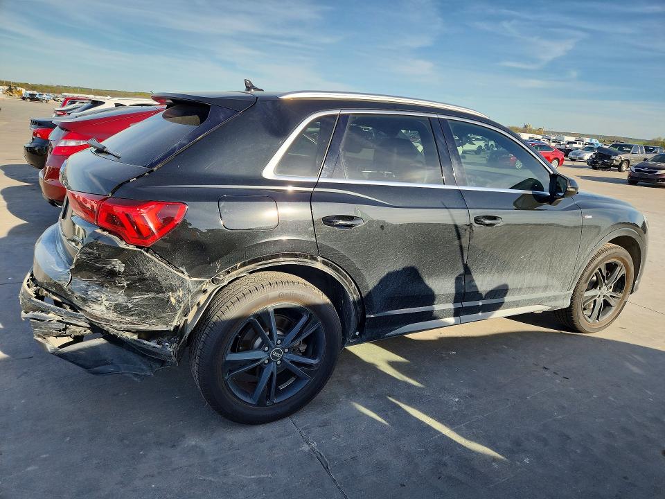 46551126 :رقم المزاد ، WA1EECF32M1050502 vin ، 2021 Audi Q3 مزاد بيع