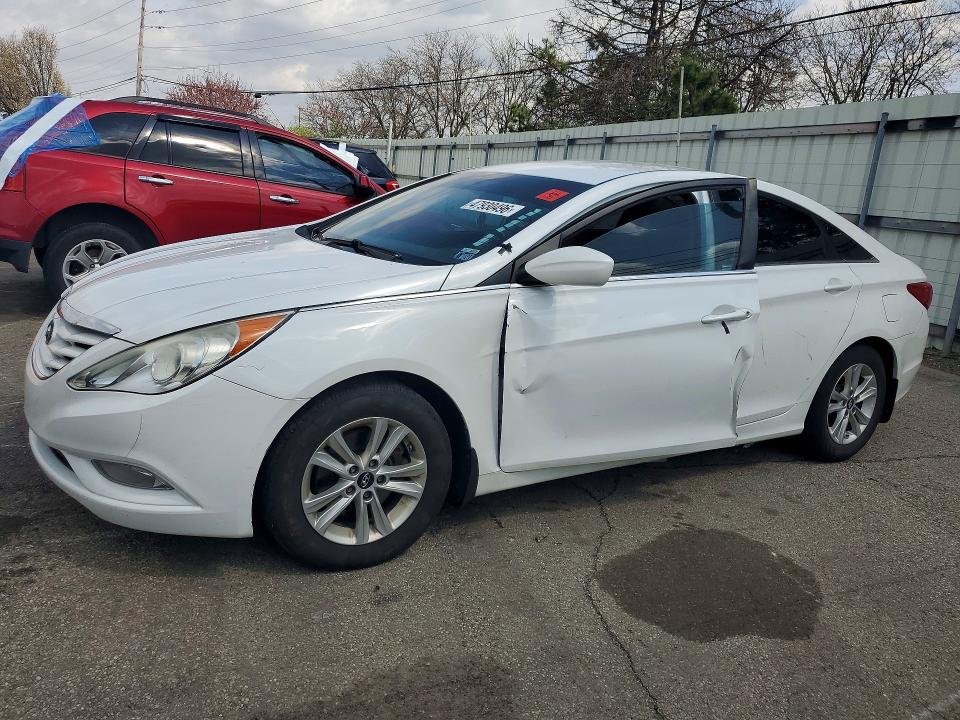 47930496 :رقم المزاد ، 5NPEB4AC3DH563990 vin ، 2013 Hyundai Sonata مزاد بيع