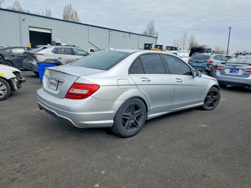 Продаж на аукціоні авто 2013 Mercedes-benz C, vin: WDDGF4HB0DA833152, номер лоту: 47267506