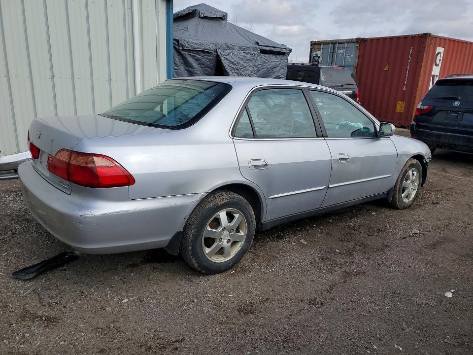 2000 Honda Accord მანქანა იყიდება აუქციონზე, vin: 1HGCG5671YA813817, აუქციონის ნომერი: 79983825