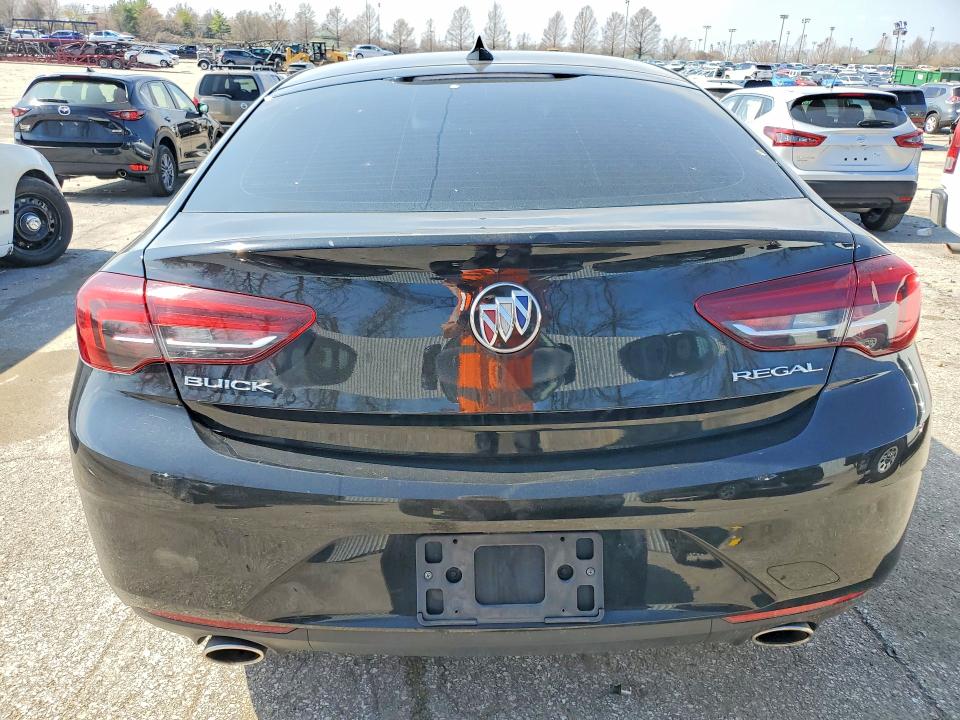 41984956 :رقم المزاد ، W04GM6SXXJ1137999 vin ، 2018 Buick Regal مزاد بيع