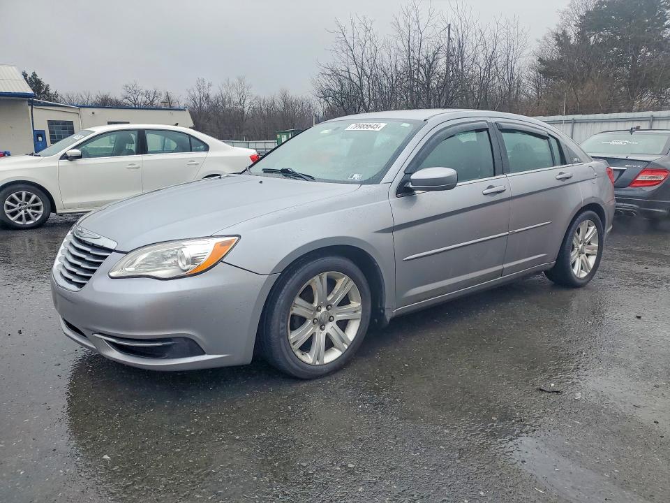 Auction sale of the 2013 Chrysler 200, vin: 1C3CCBBB9DN656502, lot number: 79985645