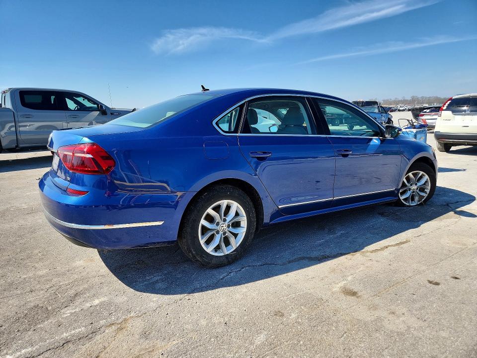 46282136 :رقم المزاد ، 1VWAT7A35HC022340 vin ، 2017 Volkswagen Passat مزاد بيع