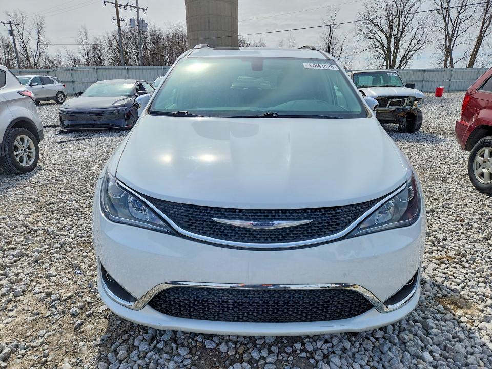 47841426 :رقم المزاد ، 2C4RC1GG1HR670696 vin ، 2017 Chrysler Pacifica مزاد بيع