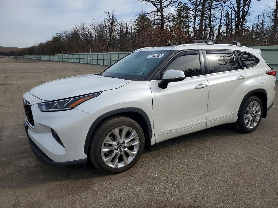Продажа на аукционе авто 2022 Toyota Highlander, vin: 5TDDZRBH4NS211964, номер лота: 47402356