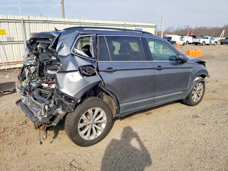 48119676 :رقم المزاد ، 3VV2B7AX7JM113189 vin ، 2018 Volkswagen Tiguan مزاد بيع