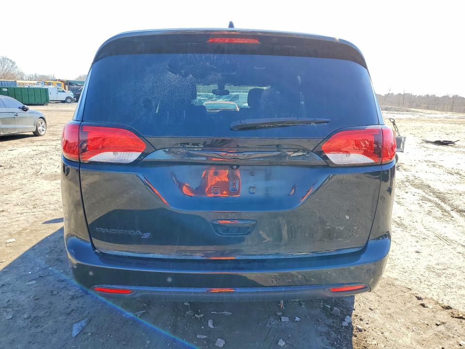 42077926 :رقم المزاد ، 2C4RC1FG3JR263390 vin ، 2018 Chrysler Pacifica مزاد بيع