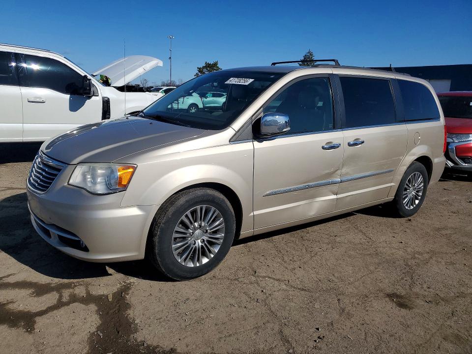 41728256 :رقم المزاد ، 2C4RC1CG3DR534652 vin ، 2013 Chrysler Town & Country مزاد بيع