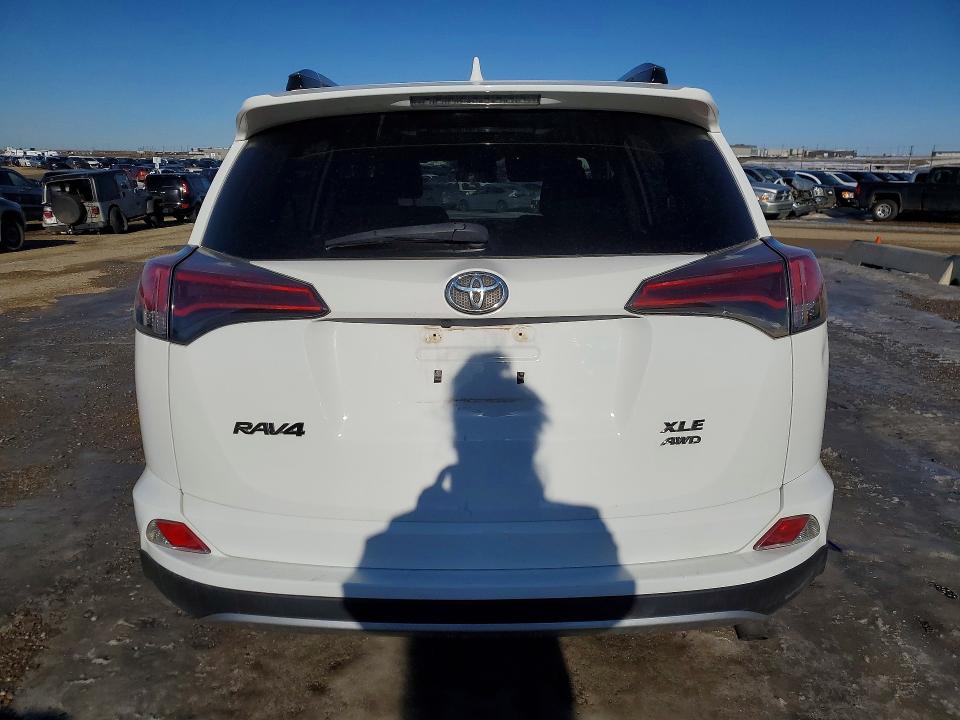 79170395 :رقم المزاد ، 2T3RFREVXJW761002 vin ، 2018 Toyota Rav4 مزاد بيع