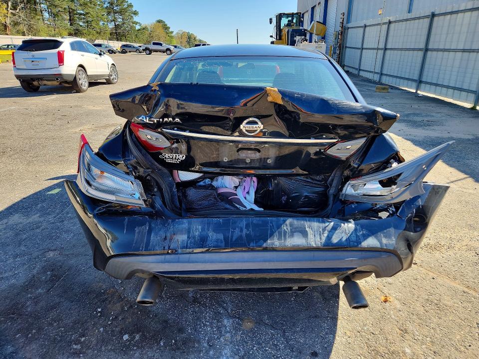 Продаж на аукціоні авто 2018 Nissan Altima, vin: 1N4AL3AP2JC152991, номер лоту: 79951525