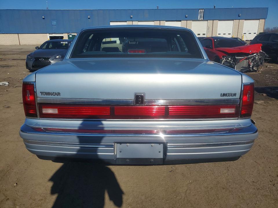 1990 Lincoln Town Car მანქანა იყიდება აუქციონზე, vin: 1LNLM83F1LY646813, აუქციონის ნომერი: 41796876