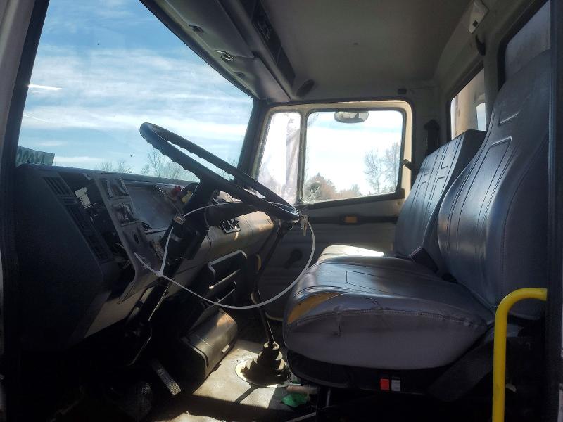 Продажа на аукционе авто 2001 Freigliner Medium Conventional, vin: 1FVABSAK11HH98383, номер лота: 51323596