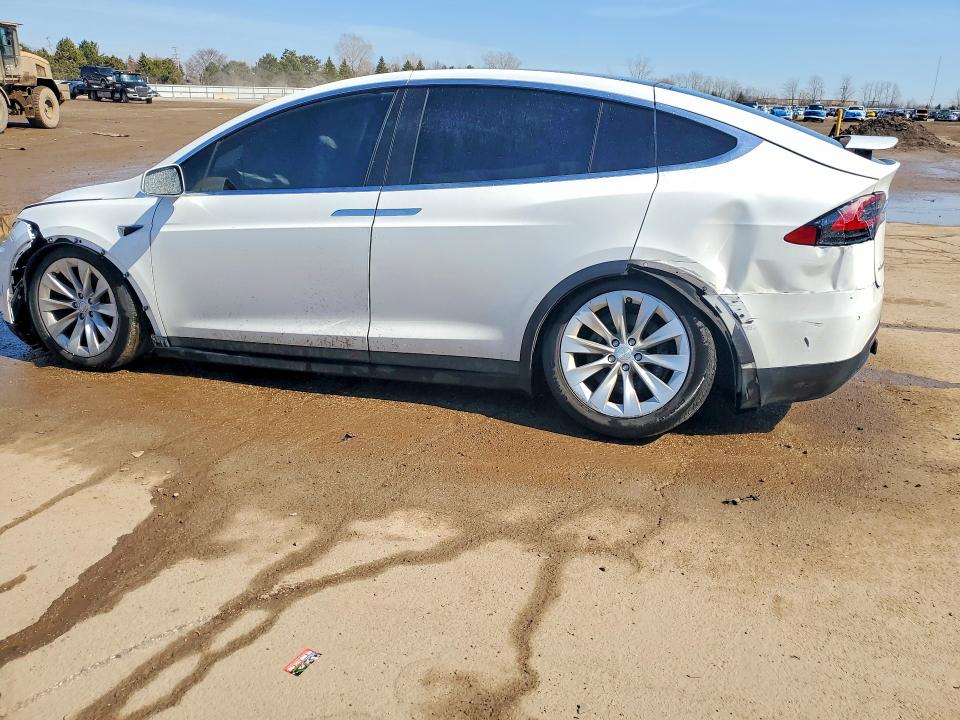 Продажа на аукционе авто 2017 Tesla Model X, vin: 5YJXCBE20HF043908, номер лота: 46468066