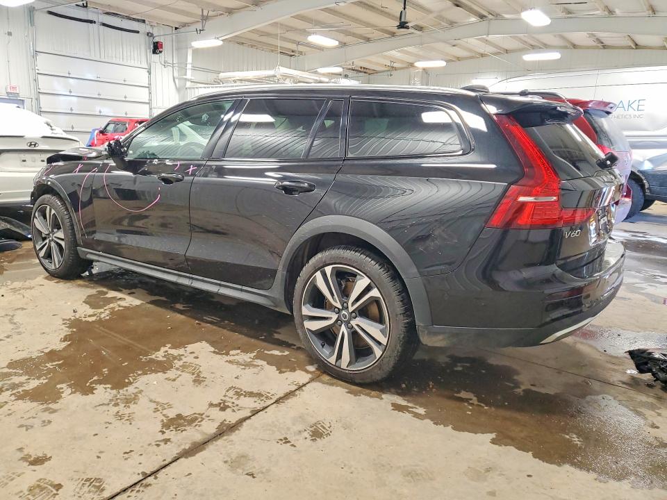 46267116 :رقم المزاد ، YV4L12WK0S2148992 vin ، 2025 Volvo V60 Cross Country مزاد بيع
