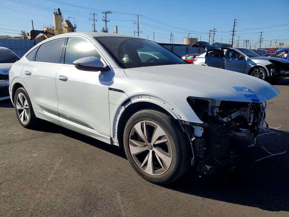 2024 Audi Q8 E-tron მანქანა იყიდება აუქციონზე, vin: WA1CAAGE9RB022074, აუქციონის ნომერი: 46932326