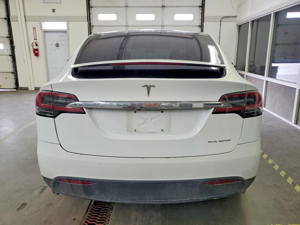48145276 :رقم المزاد ، 5YJXCDE28MF324005 vin ، 2021 Tesla Model X مزاد بيع