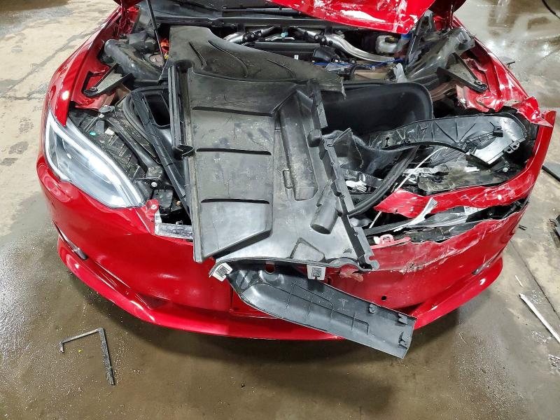 48103696 :رقم المزاد ، 5YJSA1E24JF244601 vin ، 2018 Tesla Model S مزاد بيع