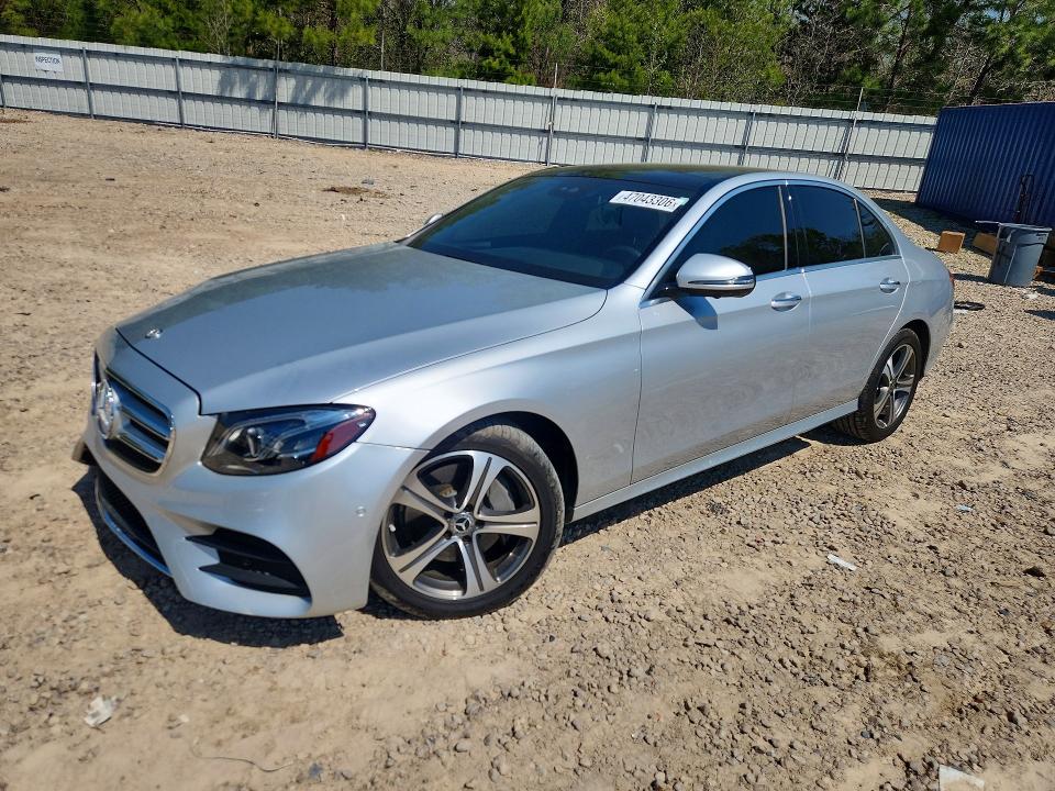 54665076 :رقم المزاد ، W1KZF8EB4LA832198 vin ، 2020 Mercedes-benz E مزاد بيع