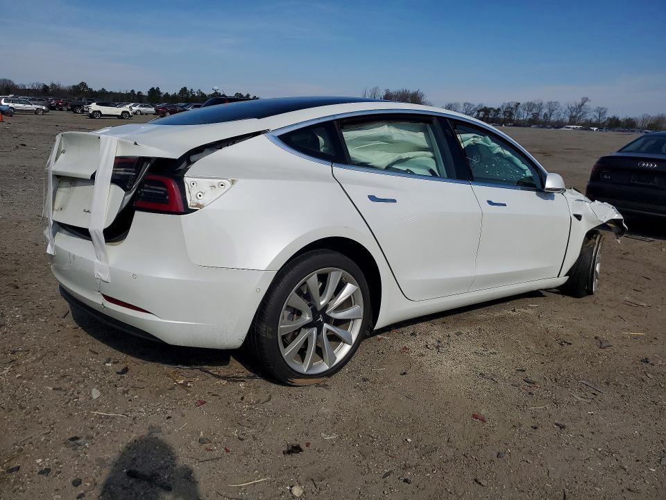Продажа на аукционе авто 2018 Tesla Model 3, vin: 5YJ3E1EB8JF185884, номер лота: 46848876