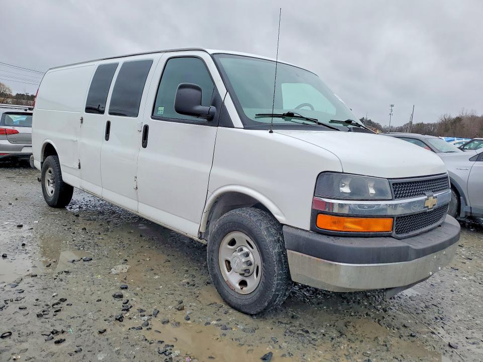 46351626 :رقم المزاد ، 1GCWGGCFXF1234633 vin ، 2015 Chev Express G2500 مزاد بيع