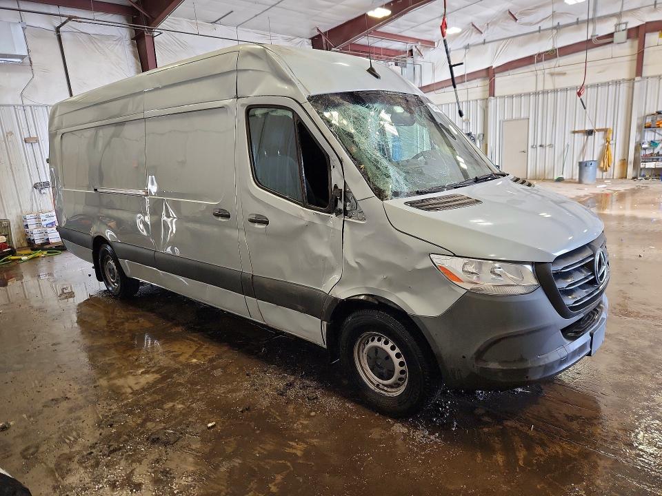 46544786 :رقم المزاد ، W1Y4EDHY9MT075932 vin ، 2021 Mercedes-benz Sprinter مزاد بيع