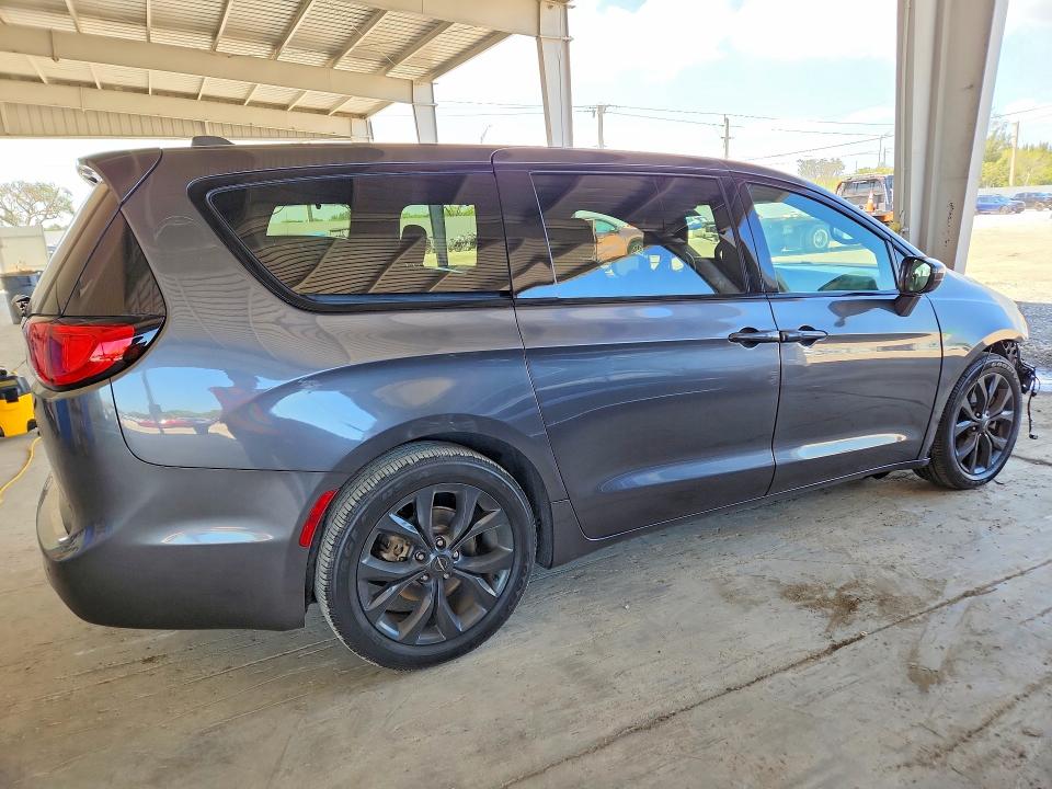 46947756 :رقم المزاد ، 2C4RC1FG3KR746900 vin ، 2019 Chrysler Pacifica مزاد بيع