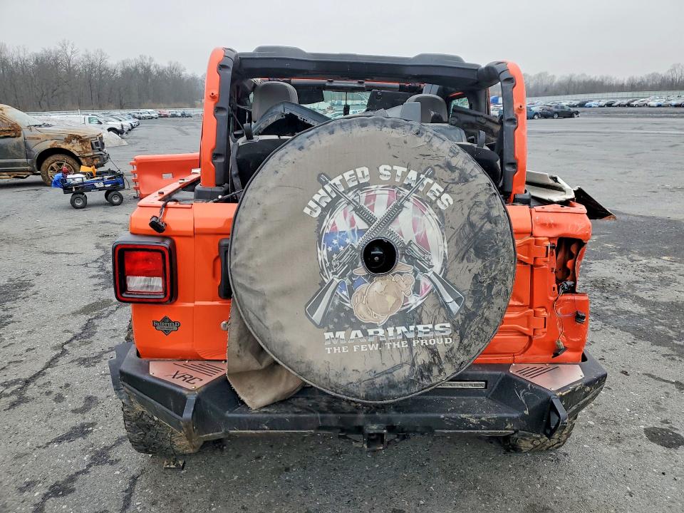 41928616 :رقم المزاد ، 1C4HJXCG3JW261042 vin ، 2018 Jeep Wrangler مزاد بيع