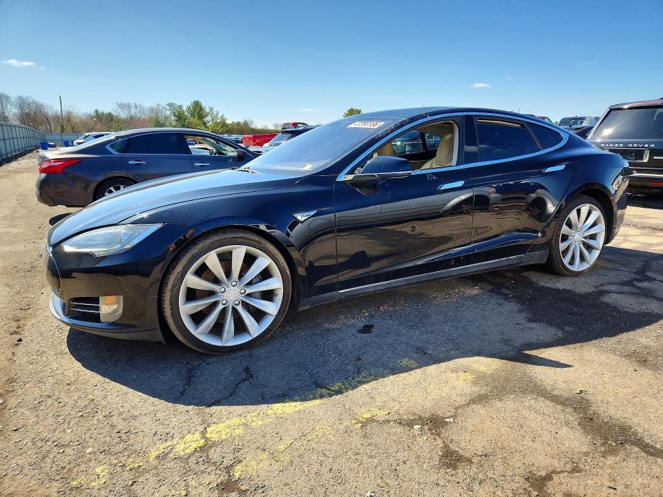 47390836 :رقم المزاد ، 5YJSA1CG0DFP17672 vin ، 2013 Tesla Model S مزاد بيع