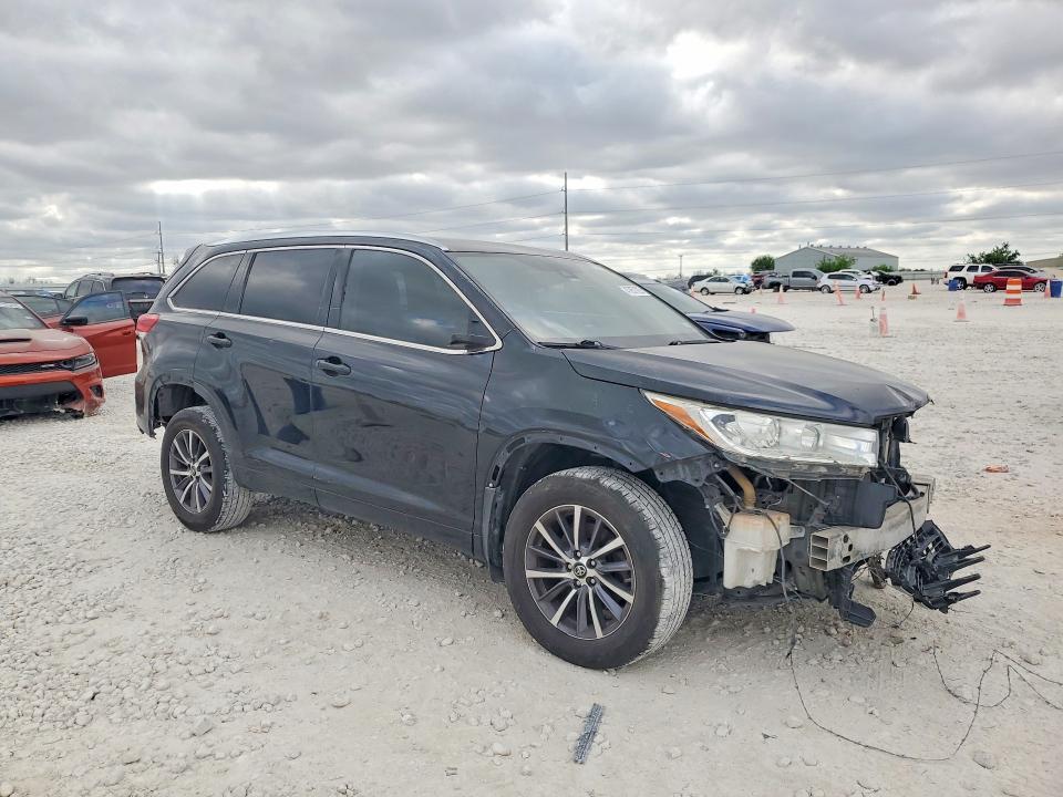 2018 Toyota Highlander მანქანა იყიდება აუქციონზე, vin: 5TDKZRFH9JS532538, აუქციონის ნომერი: 47957826