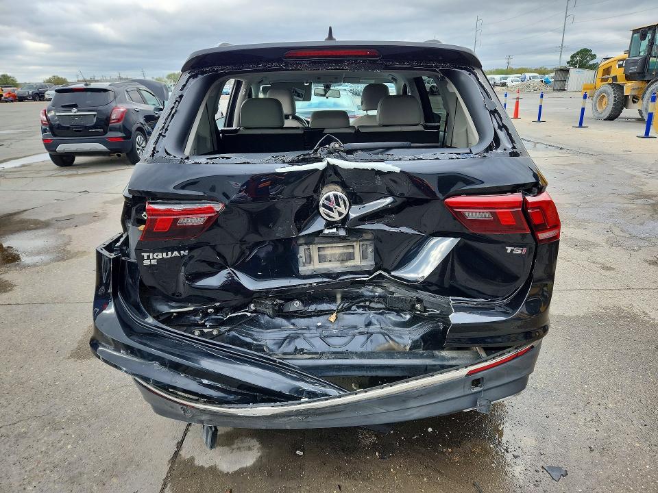 45735106 :رقم المزاد ، 3VV3B7AX1JM033052 vin ، 2018 Volkswagen Tiguan مزاد بيع