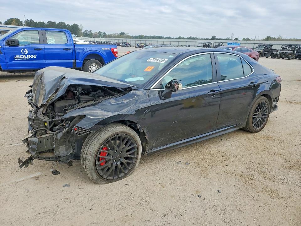 47494926 :رقم المزاد ، 4T1T11AK2NU694637 vin ، 2022 Toyota Camry مزاد بيع