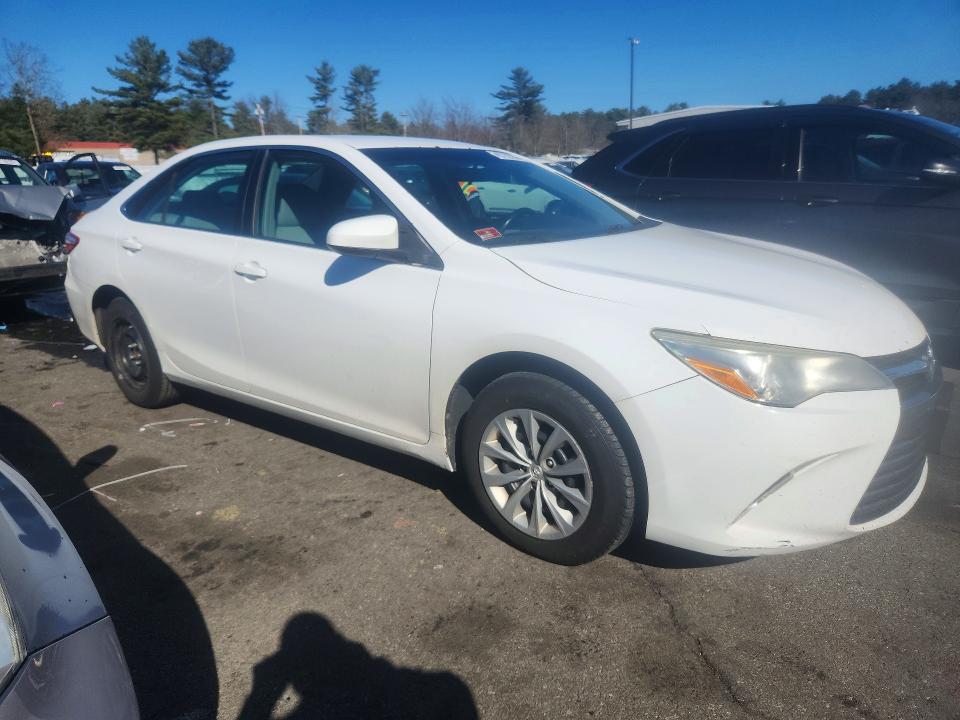 45729536 :رقم المزاد ، 4T1BF1FK4FU926792 vin ، 2015 Toyota Camry مزاد بيع